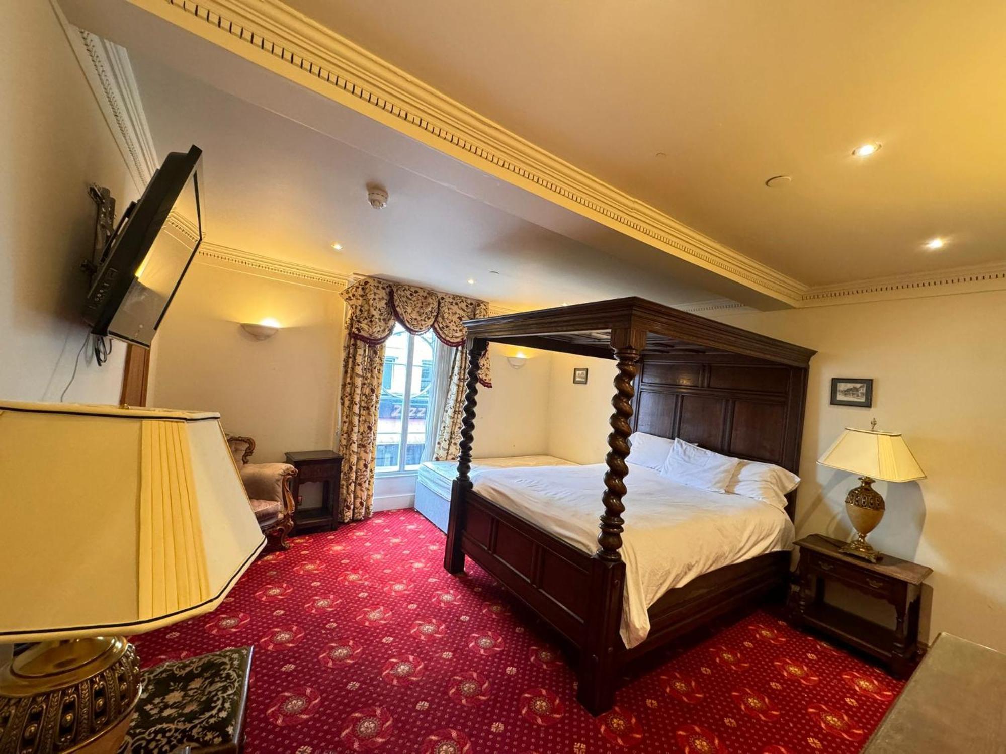 Villare Town Centre 4* Hitchin